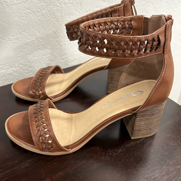 CL by Laundry heels. Size 8 - Picture 2 of 2